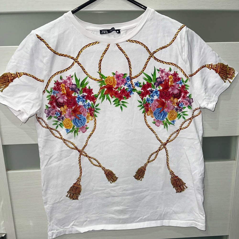 Zara White Floral T-Shirt Size Small